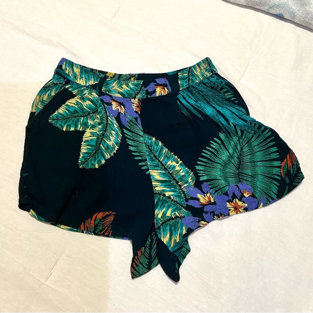 Tropical flowy shorts